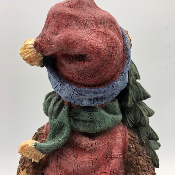 Bear figurine. Resin. Bear Holding Tree and Star. - Picture 7 of 9